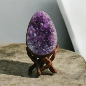 Œuf en Améthyste avec support