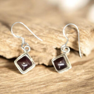 Boucles d’Oreilles Carré Grenat Madagascar et Argent