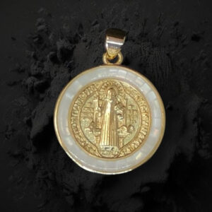 Médaille De Saint Benoît Dorée avec Nacre