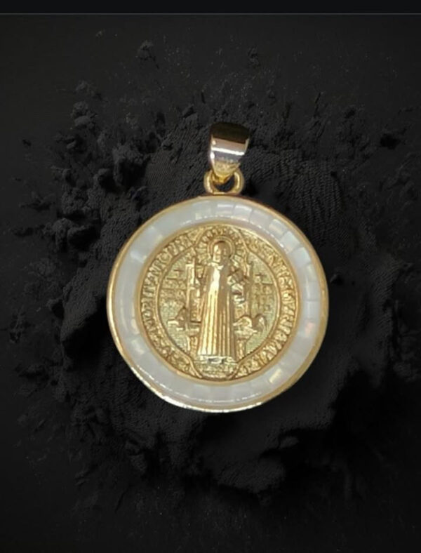 Médaille De Saint Benoît Dorée avec Nacre