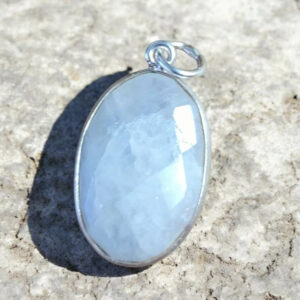 Pendentif en Pierre de Lune Facetté & Argent